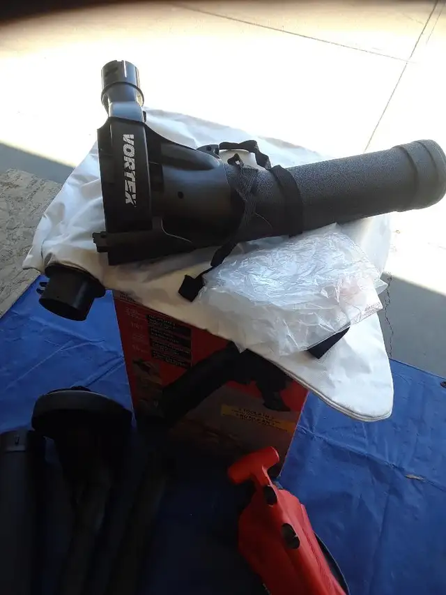 black & decker blower/vac  original box and bag buy for $185.00 - Photo 4