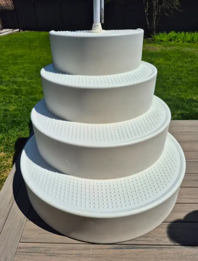 Wedding Cake Pool Stairs