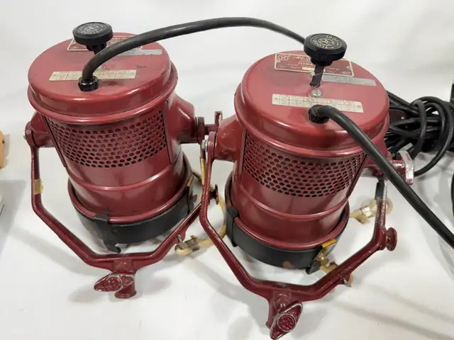 Mole-Richardson Teenie-Mole Studio Lights with Stands & Accessor - Photo 2