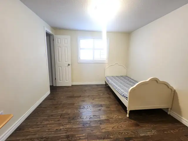One bedroom in the house in Guelph Southend $900/M inclusive - Photo 5