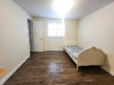 One bedroom in the house in Guelph Southend $900/M inclusive - Photo 5