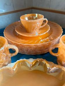 Rare find Vintage Anchor Hocking Fire King peach dinnerware - Photo 2