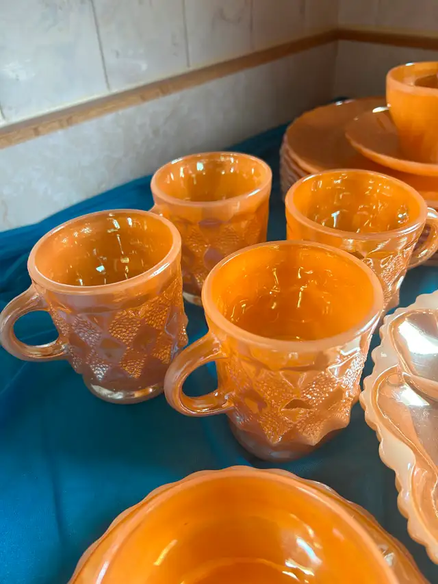 Rare find Vintage Anchor Hocking Fire King peach dinnerware - Photo 3