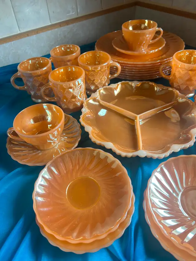 Rare find Vintage Anchor Hocking Fire King peach dinnerware - Photo 4