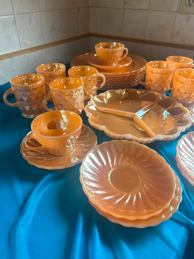 Rare find Vintage Anchor Hocking Fire King peach dinnerware - Photo 5