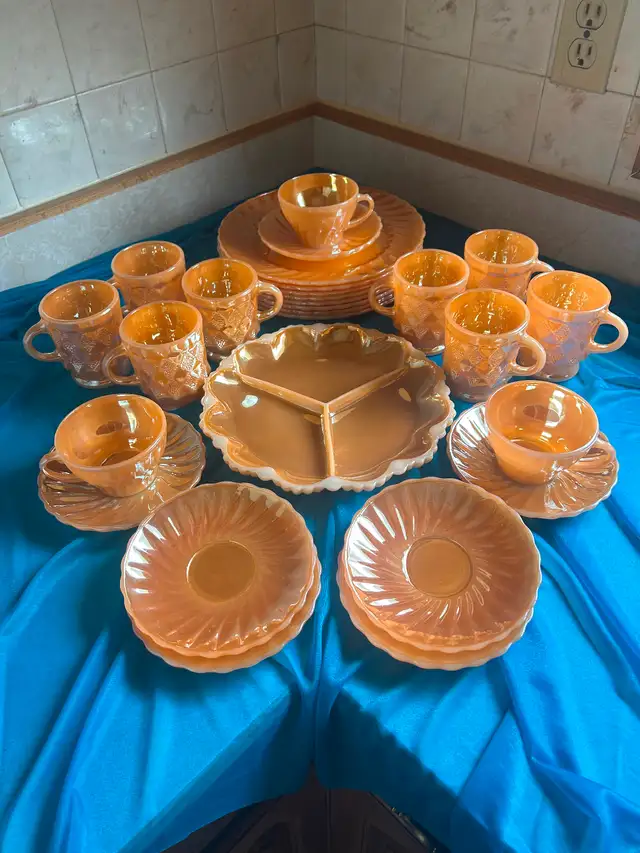 Rare find Vintage Anchor Hocking Fire King peach dinnerware - Photo 9