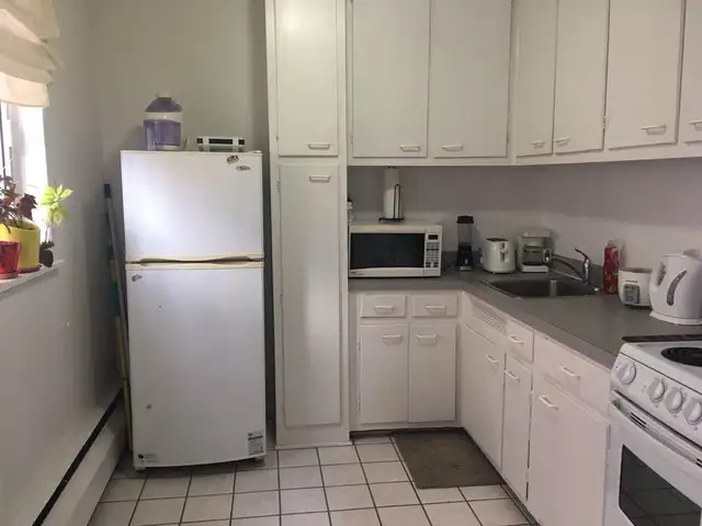 one bedroom furnishrd- all included - Photo 4