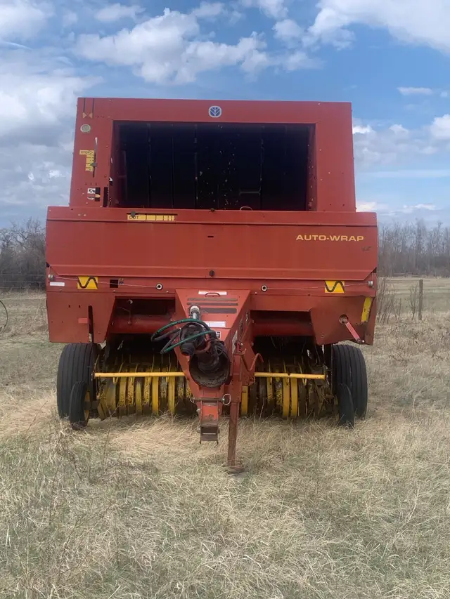 NEW HOLLAND 688 BALER - Photo 2