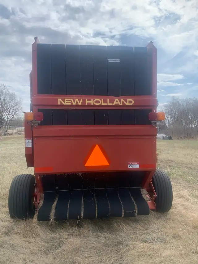 NEW HOLLAND 688 BALER - Photo 3