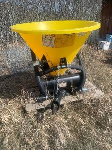 BROADCAST SPREADER (LAND PRIDE FSP700)