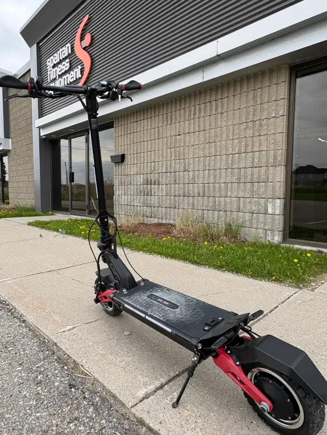 Synergy Tsunami Dual 1200W Electric Scooter - Photo 2