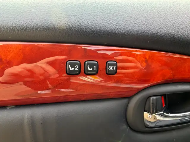 2004 Lexus SC 430 | Rear Wheel Drive | Convertible | Low Mileage - Photo 10