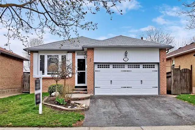3 BEDROOM MAIN FLOOR IN WHITBY BUNGALOW