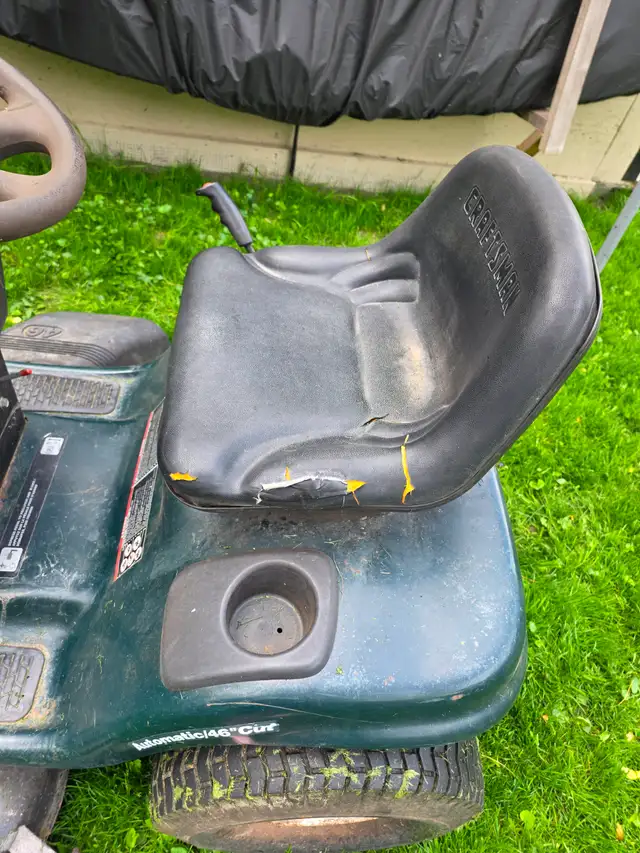 Craftsman Riding Mower Runs and cuts - Photo 4