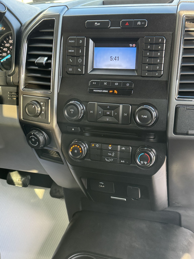 2018 Ford F-150 4x4 XLT 8 FT BOX WITH TONNEAU COVER — CERTIFIED - Photo 10