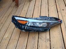 2025 Hyundai Elantra Right Headlight