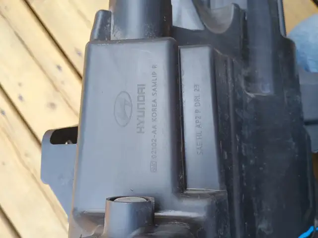 2025 Hyundai Elantra Right Headlight - Photo 4