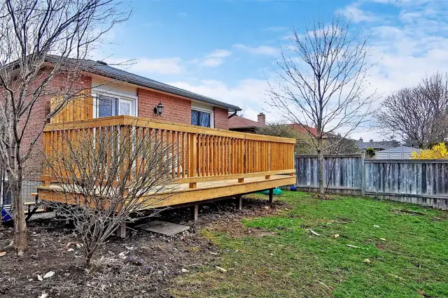 WHITBY BUNGALOW MAIN FLOOR - 3 BEDROOM - Photo 2
