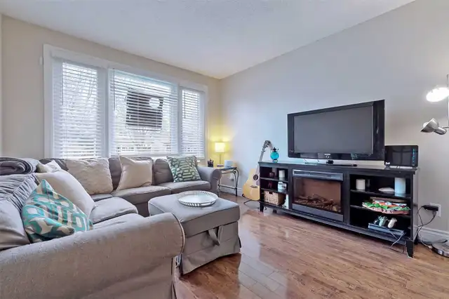 WHITBY BUNGALOW MAIN FLOOR - 3 BEDROOM - Photo 4
