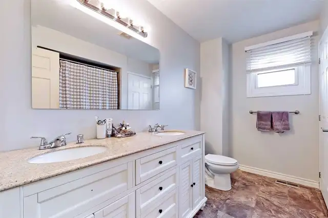 WHITBY BUNGALOW MAIN FLOOR - 3 BEDROOM - Photo 7