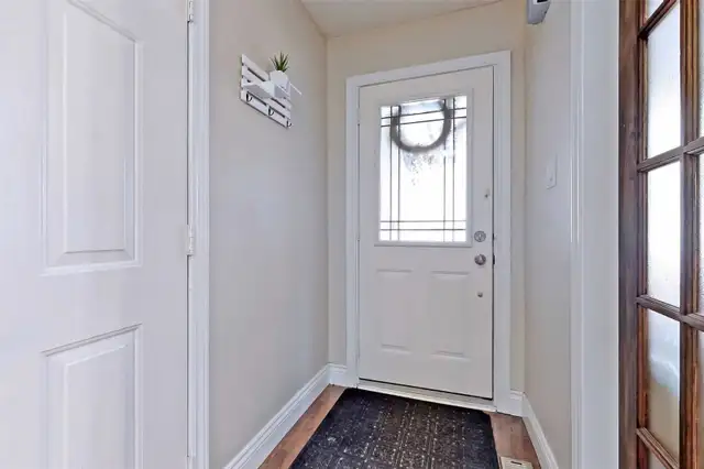 WHITBY BUNGALOW MAIN FLOOR - 3 BEDROOM - Photo 10