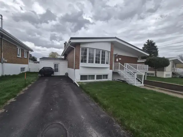 Maison individuelle à louer au cœur de Chomedey - réno Mai 2026 - Photo 2