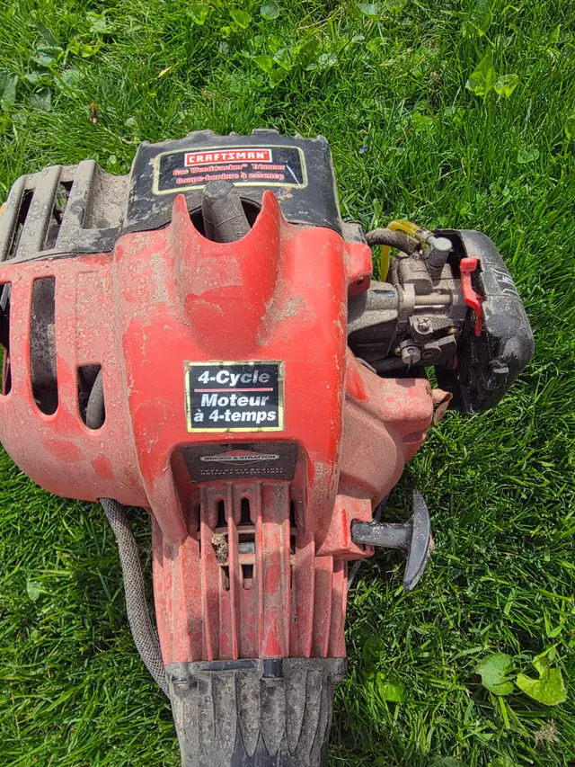 Craftsman 4cycle Briggs and Stratton 34cc weed wacker - Photo 2
