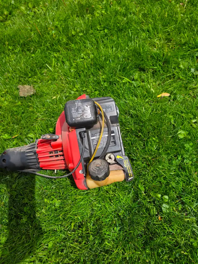 Craftsman 4cycle Briggs and Stratton 34cc weed wacker - Photo 3