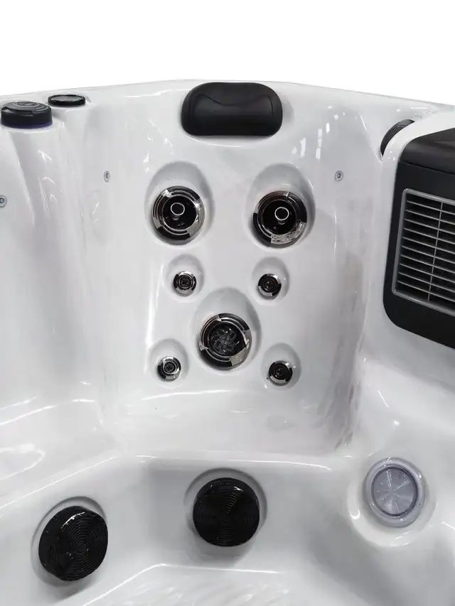VEGA HOT TUB FOR SALE - Photo 6