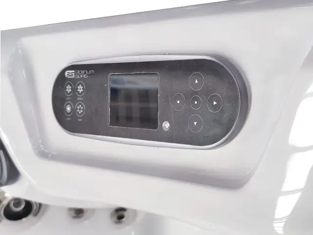 VEGA HOT TUB FOR SALE - Photo 8