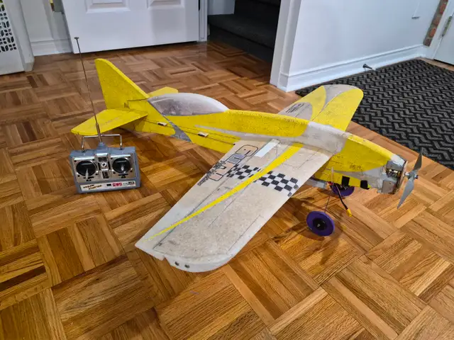 AVION TÉLÉGUIDÉ GURU 39 Po envergure avec Moteur AXI Gold
