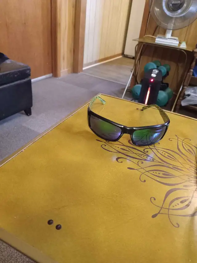 sunglasses - Photo 2