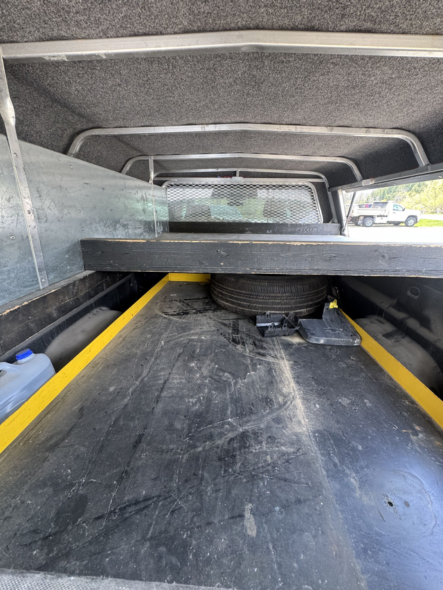 2016 Chevrolet Silverado 2500HD WITH TRUCK CAP 4x4 — CERTIFIED — - Photo 4