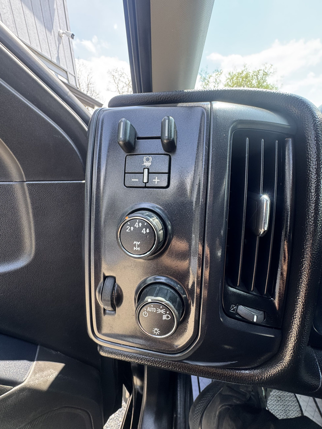 2016 Chevrolet Silverado 2500HD WITH TRUCK CAP 4x4 — CERTIFIED — - Photo 14