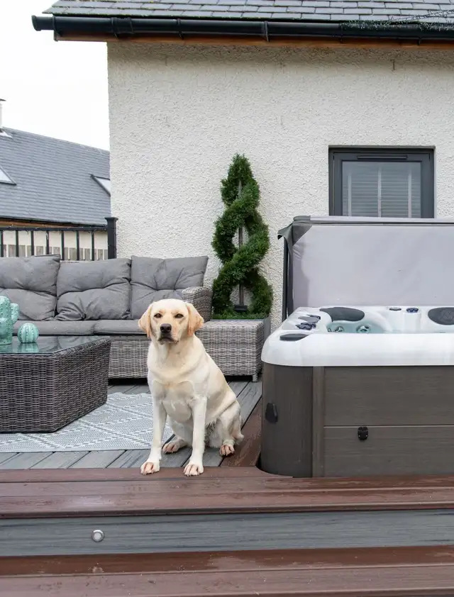 3 PUMP BENCH HOT TUB - Photo 3