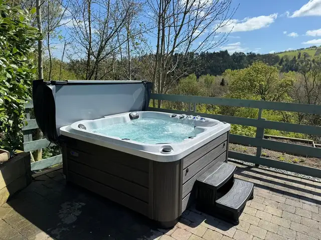 3 PUMP BENCH HOT TUB - Photo 4