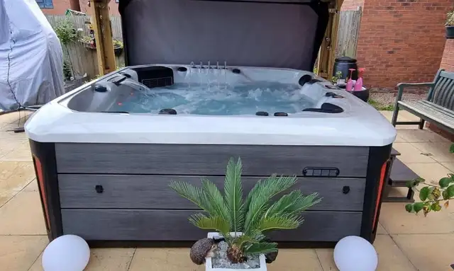 STARGATE HOT TUB FOR SALE - Photo 2