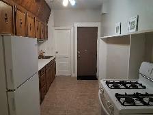 (DOWNTOWN)  Spacious 2-Bedrooms Apartment, Furnished, Quiet!