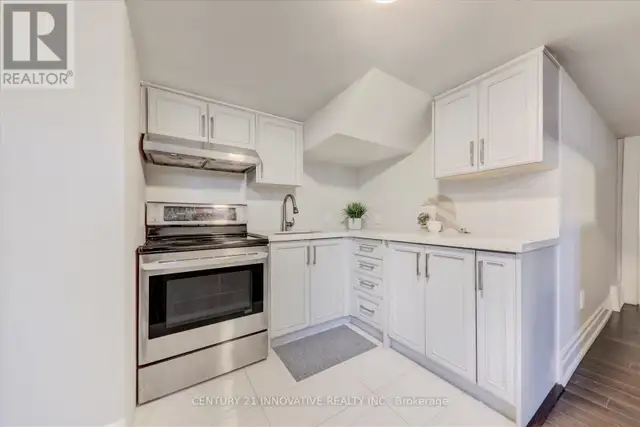 Spacious 2-Bedroom Basement Apartment - Keele/Lawrence Toronto - Photo 3