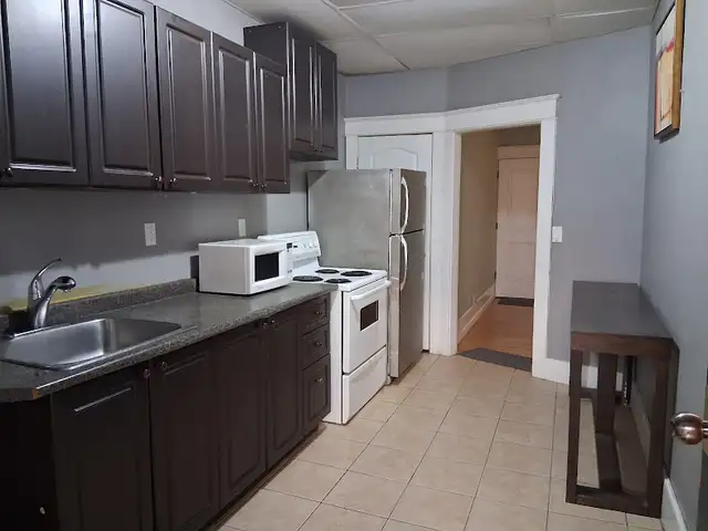 (Downtown) Private MasterRoom, Furnished @ Spacious/ Quiet 2 Bed - Photo 4