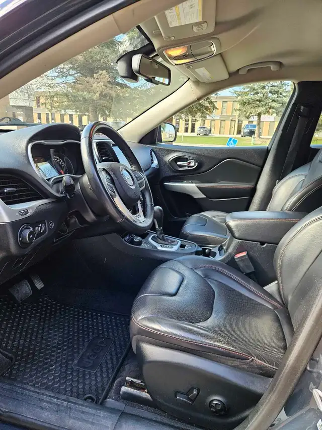 2017 Jeep Cherokee Trailhawk 3.2L V6 4X4 - Photo 5