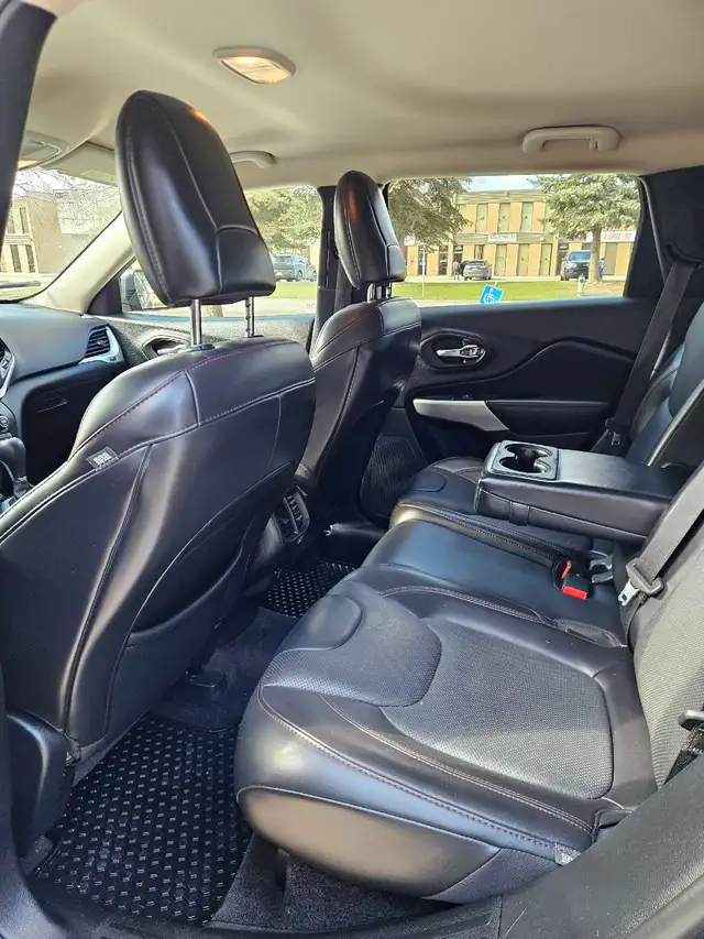 2017 Jeep Cherokee Trailhawk 3.2L V6 4X4 - Photo 6