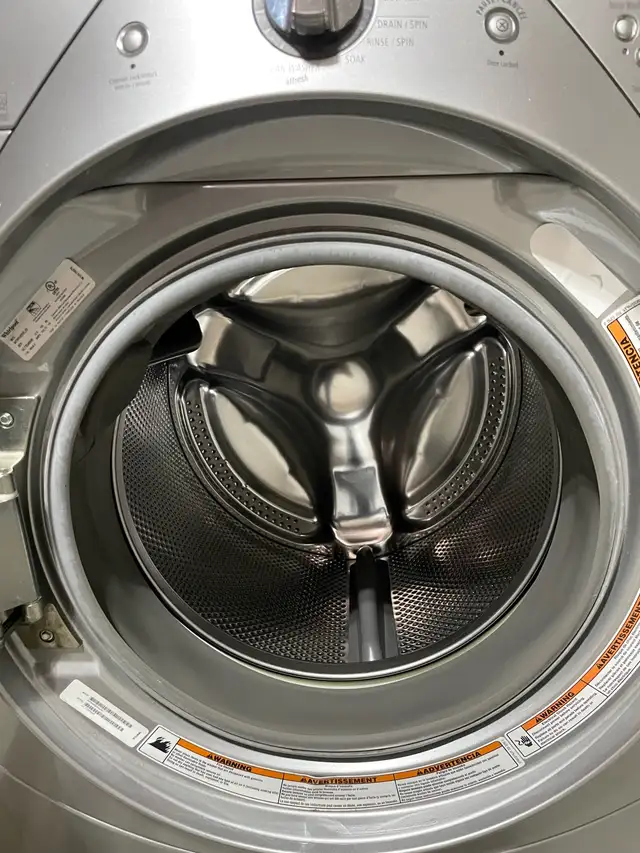 Whirlpool Washer/Dryer - Photo 3