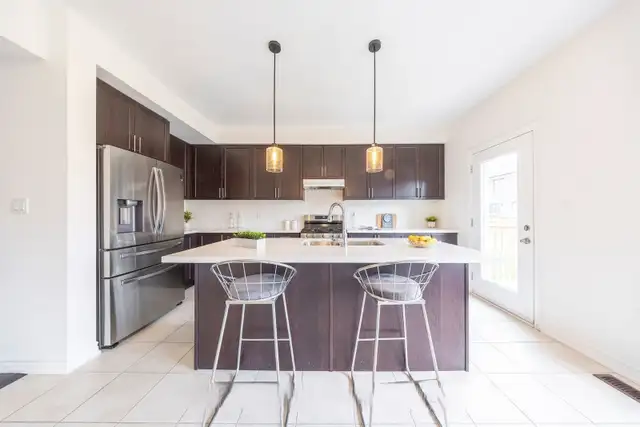 4 bed   3.5 bath  house for rent in Oshawa - Photo 4