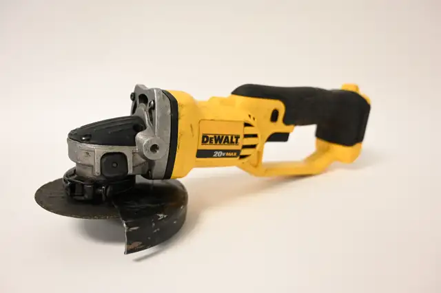 Dewalt Grinder DCG412 20V 4-1/2' USED in working Tool Only