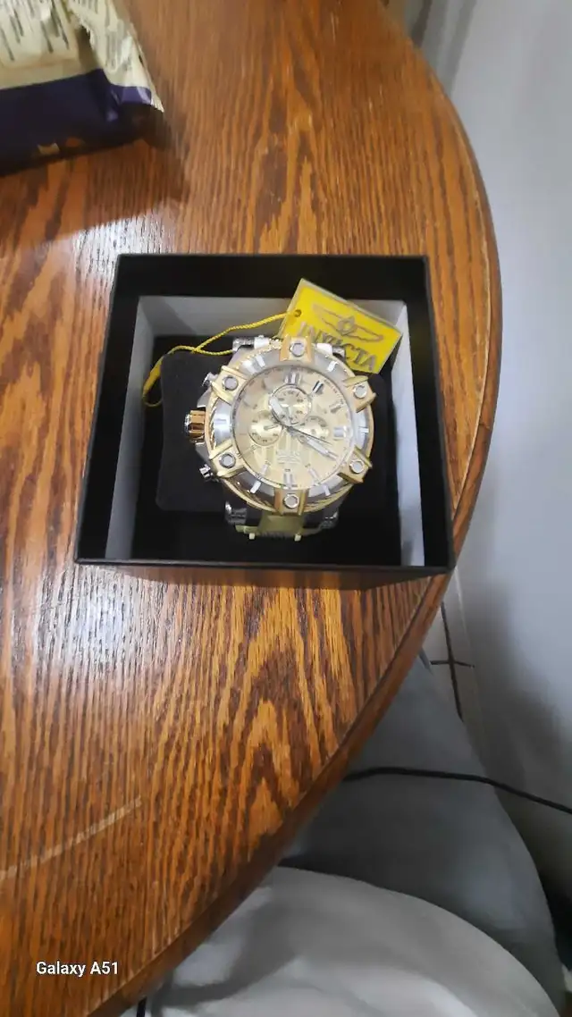 Invicta Watch $200 - Photo 2