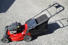 SNAPPER SELF PROPELLED LAWNMOWER