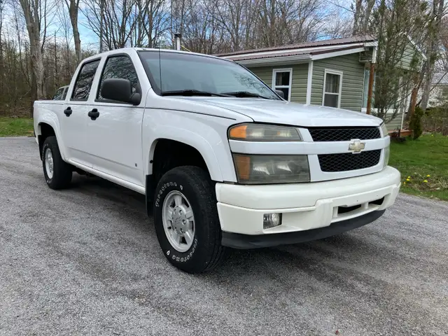 2007 Chev Colorado 4x4 - Photo 2