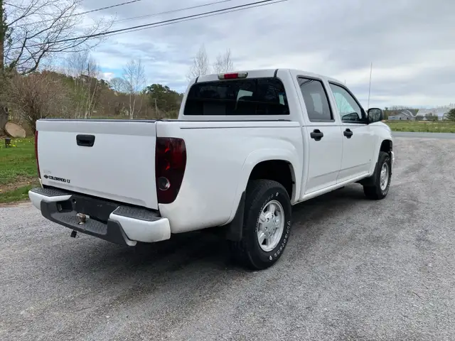 2007 Chev Colorado 4x4 - Photo 3