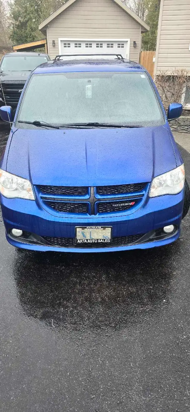 2013 Dodge Grand Caravan R /T - Photo 2